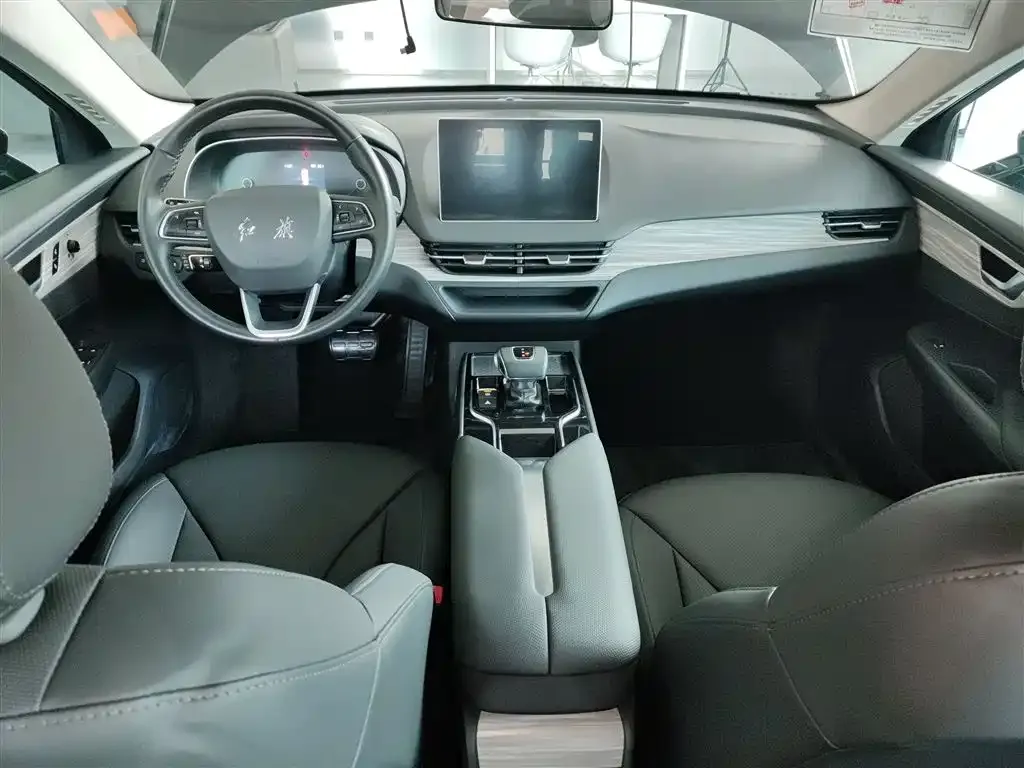 Hongqi E-QM5 2024 из CN, фото 10