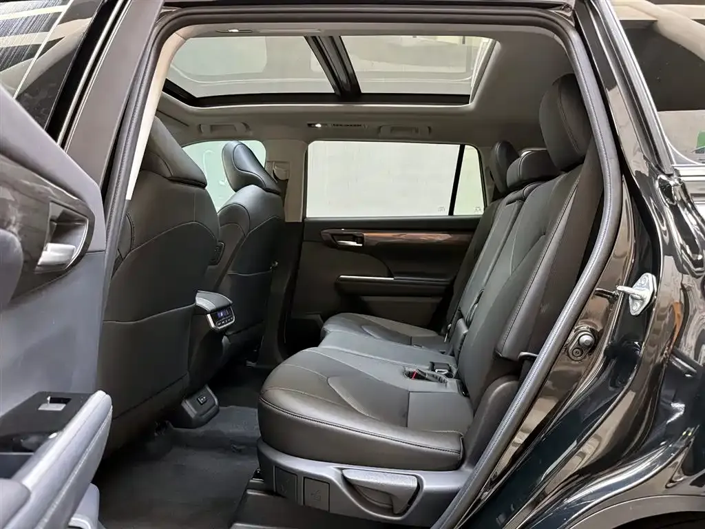 Toyota Highlander 2024 из CN, фото 10