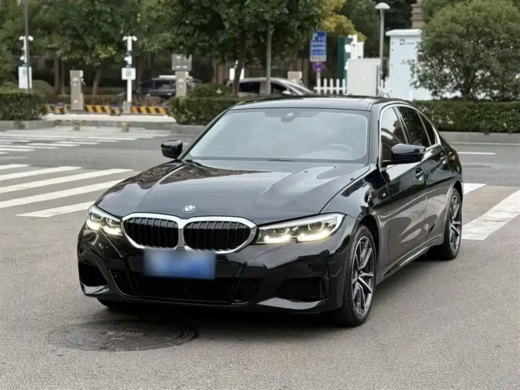 BMW 3 Series 2022 из CN, фото 1
