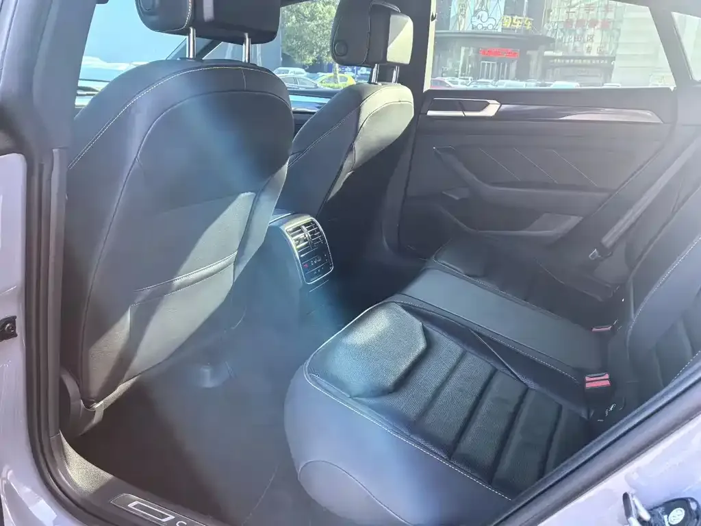 Volkswagen CC 2024 из CN, фото 6