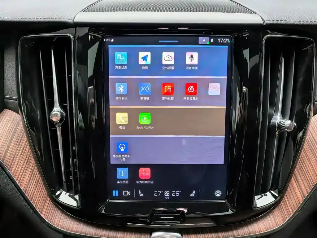 Volvo XC60 — фото 10