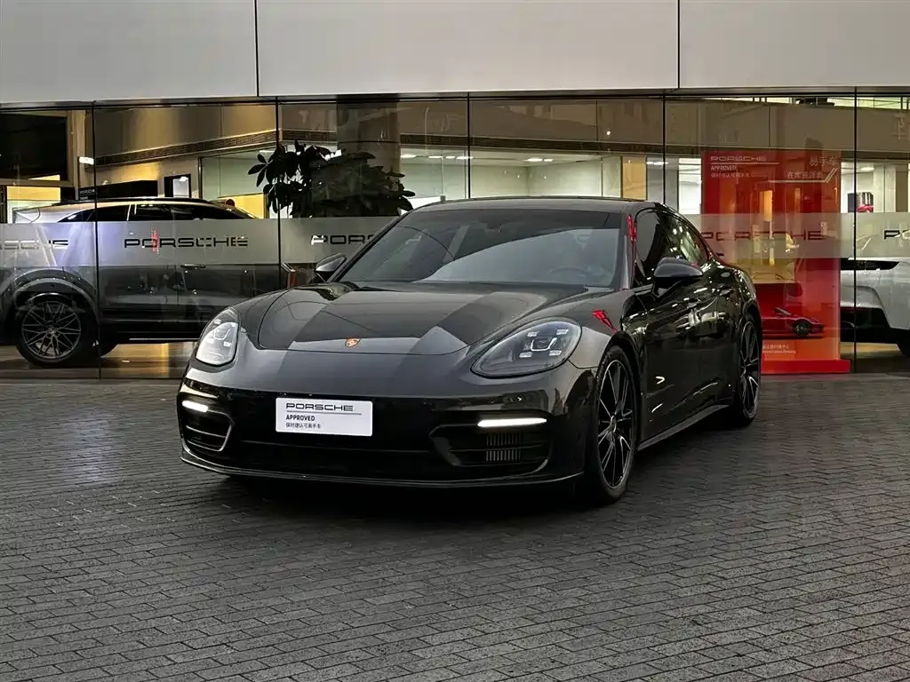 Porsche Panamera — фото 1