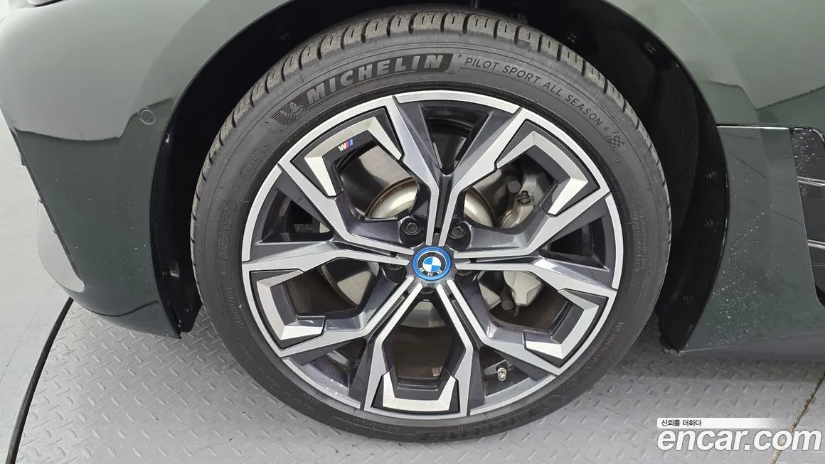 BMW i4 — фото 5
