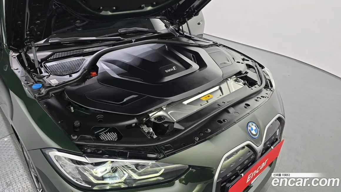 BMW i4 — фото 6