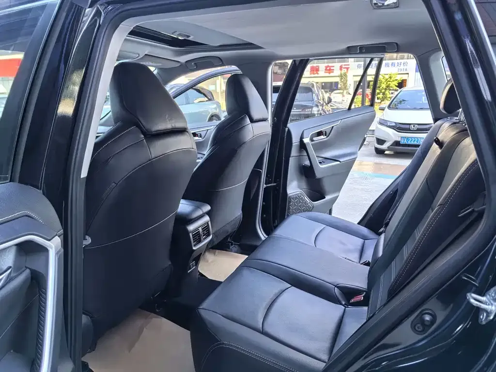 Toyota Wildlander 2022 из CN, фото 10