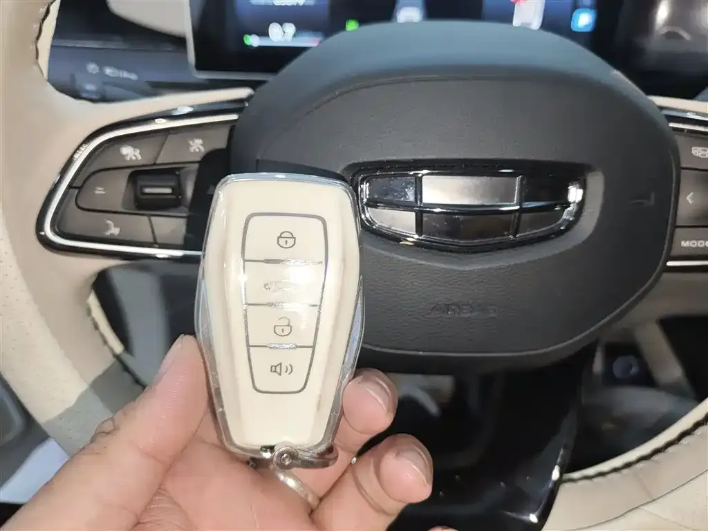 Geely Icon — фото 9