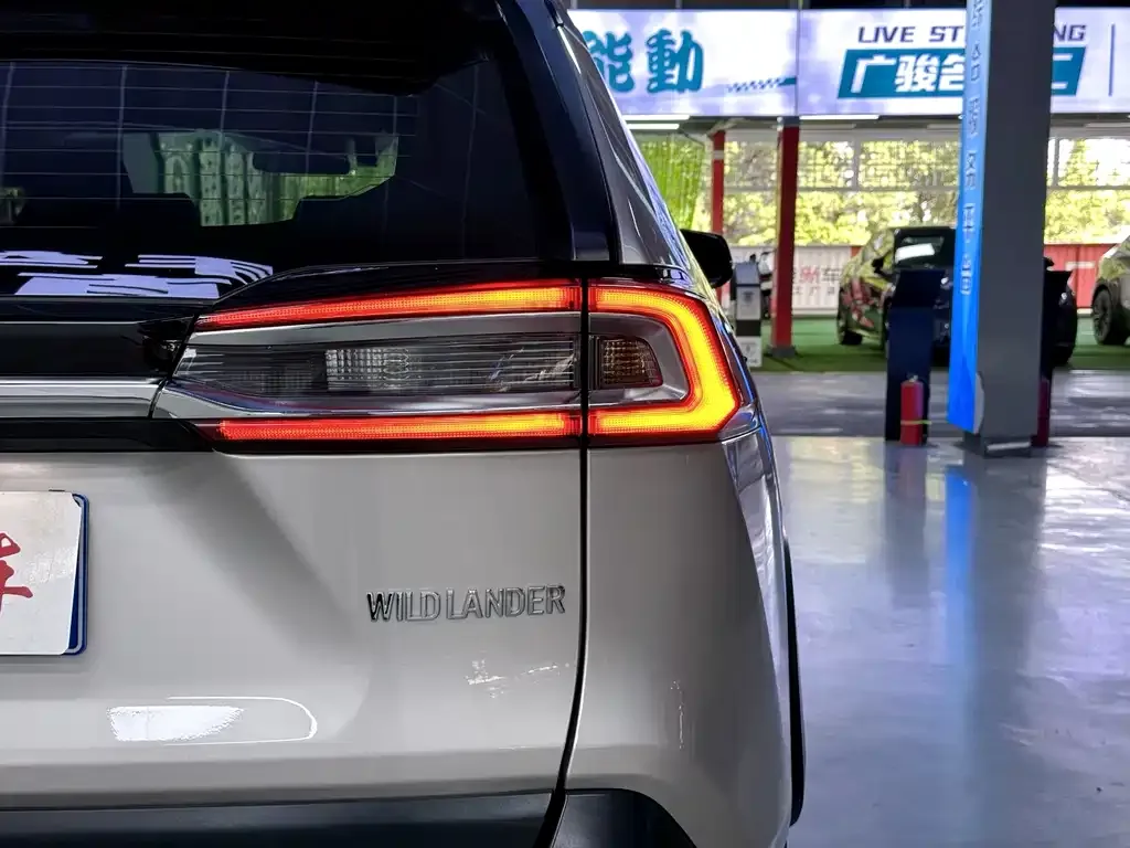 Toyota Wildlander — фото 7