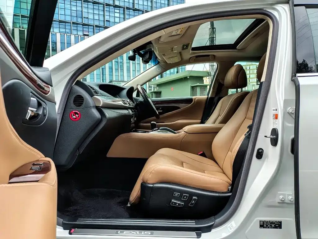 Lexus LS 2021 из CN, фото 8