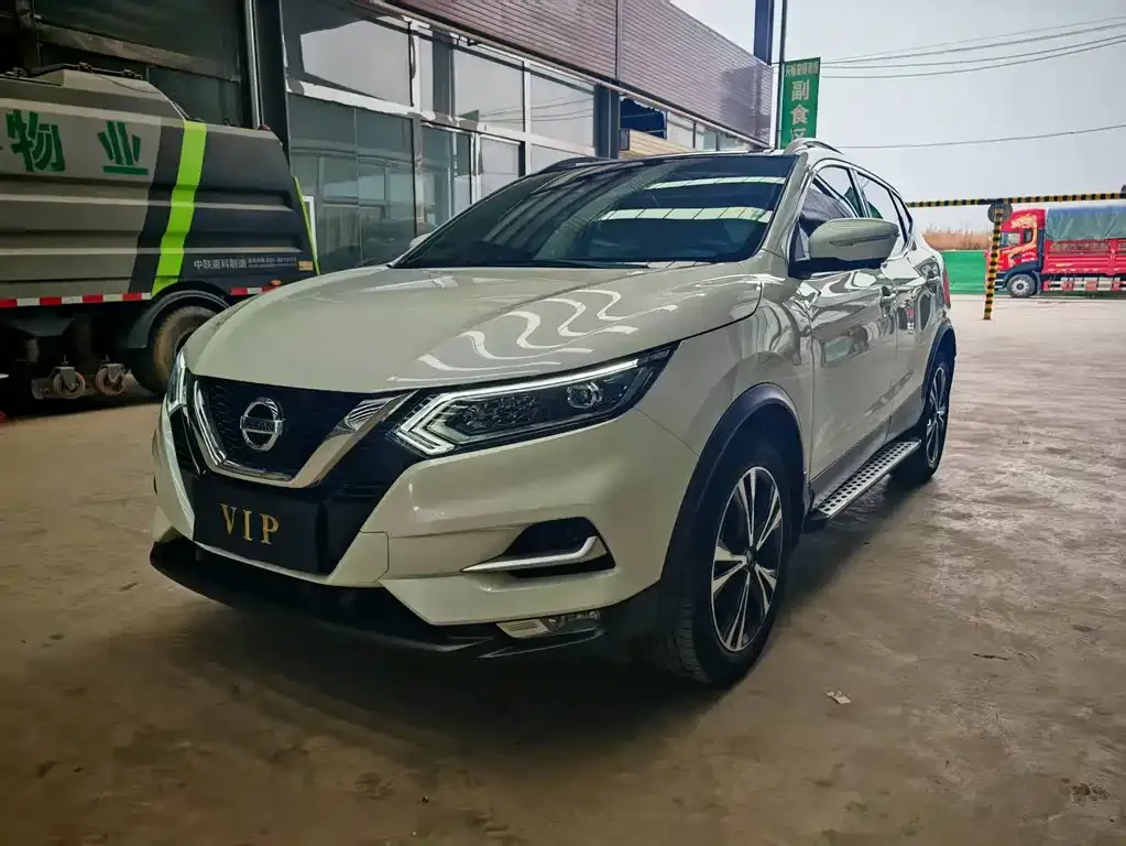 Nissan Qashqai — фото 1
