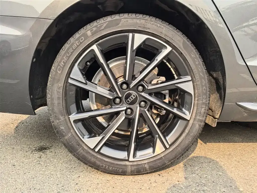 Audi A4L 2023 из CN, фото 9