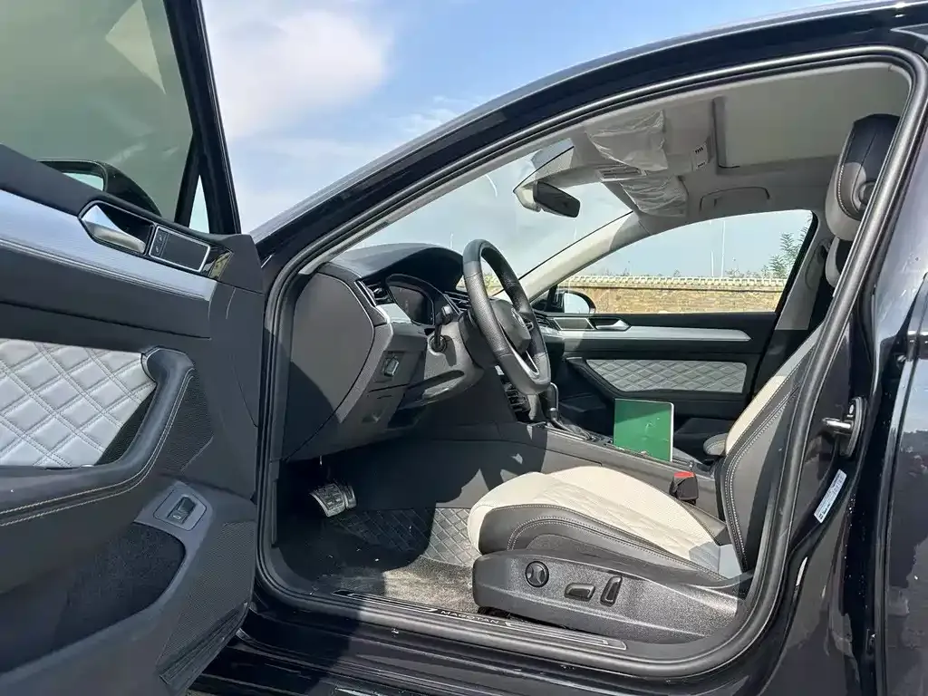 Volkswagen Magotan 2025 из CN, фото 4