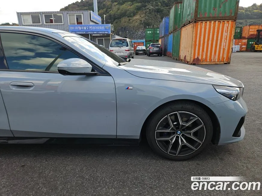 BMW 5-Series 2025 из KR, фото 10