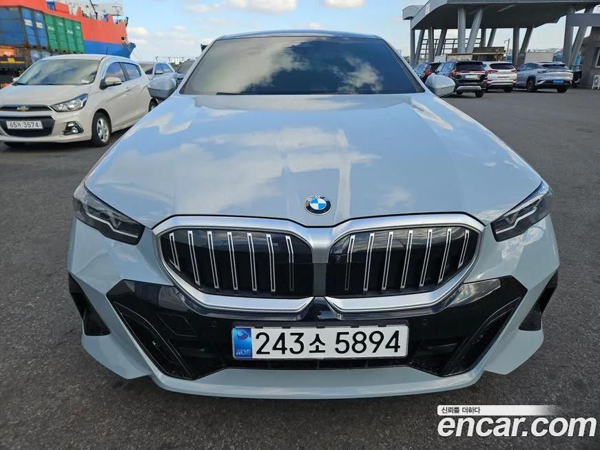 BMW 5-Series 2025 из KR, фото 2