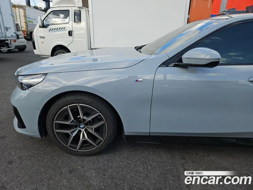 BMW 5-Series 2025 из KR, фото 4
