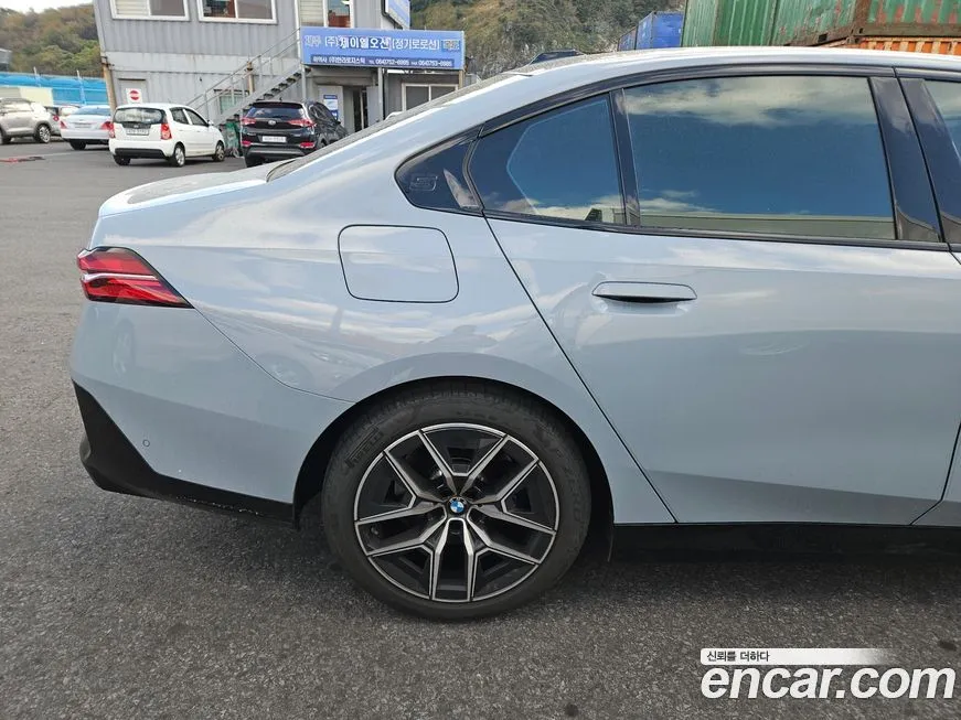 BMW 5-Series 2025 из KR, фото 9