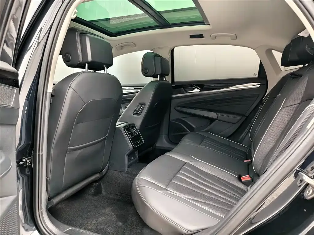 Volkswagen Passat 2024 из CN, фото 10