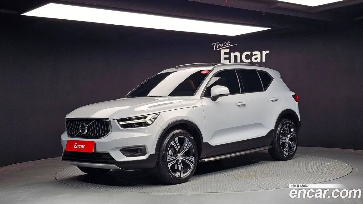 Volvo XC40 — фото 1