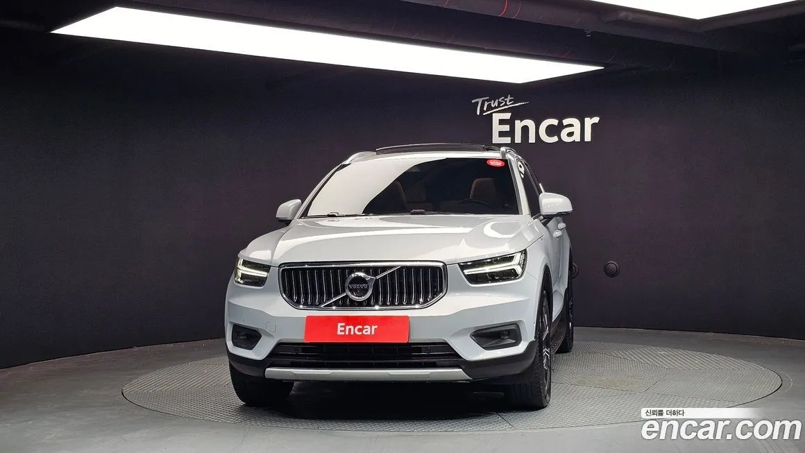 Volvo XC40 — фото 3