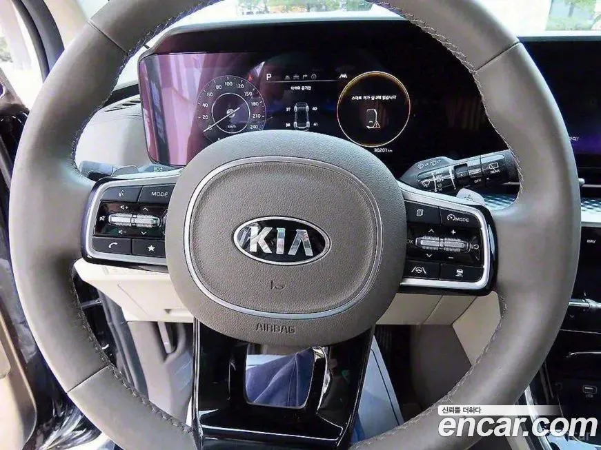 Kia Carnival — фото 9