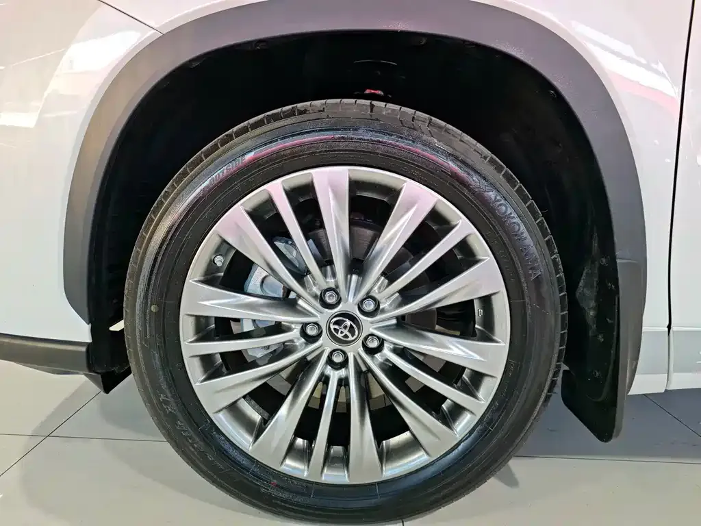Toyota Highlander — фото 10