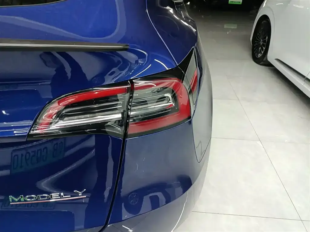 Tesla Model Y — фото 8