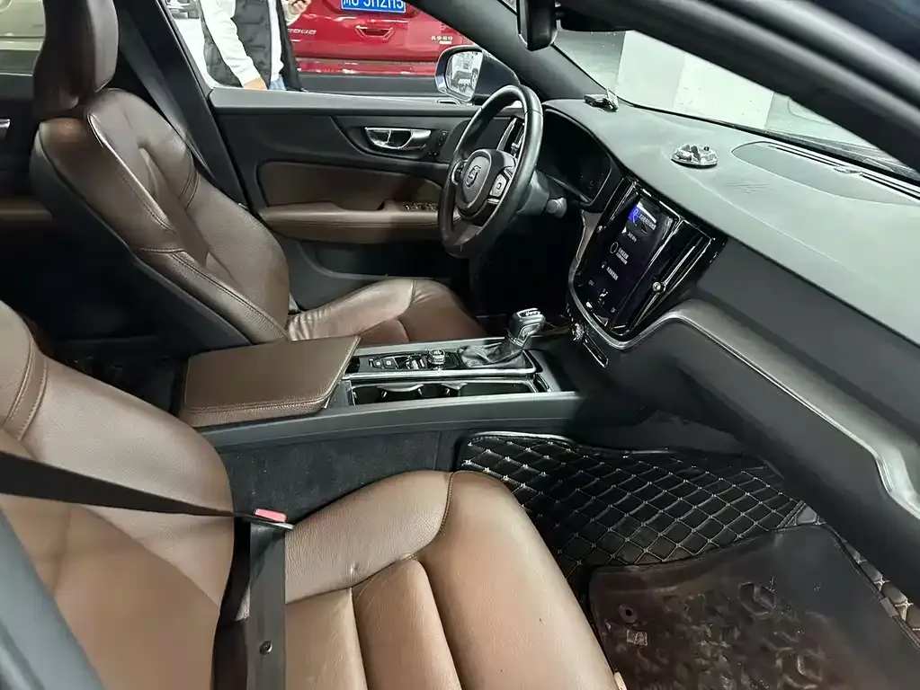 Volvo S60 2021 из CN, фото 4