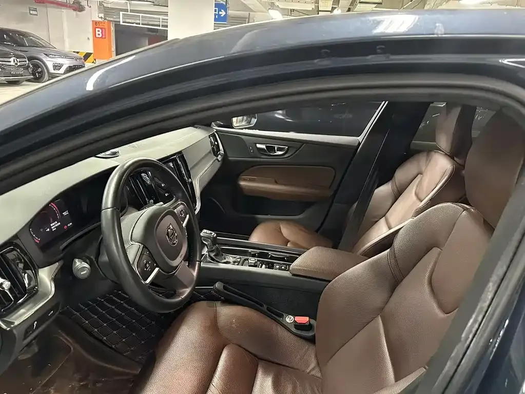 Volvo S60 2021 из CN, фото 5