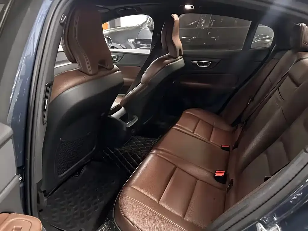 Volvo S60 2021 из CN, фото 8
