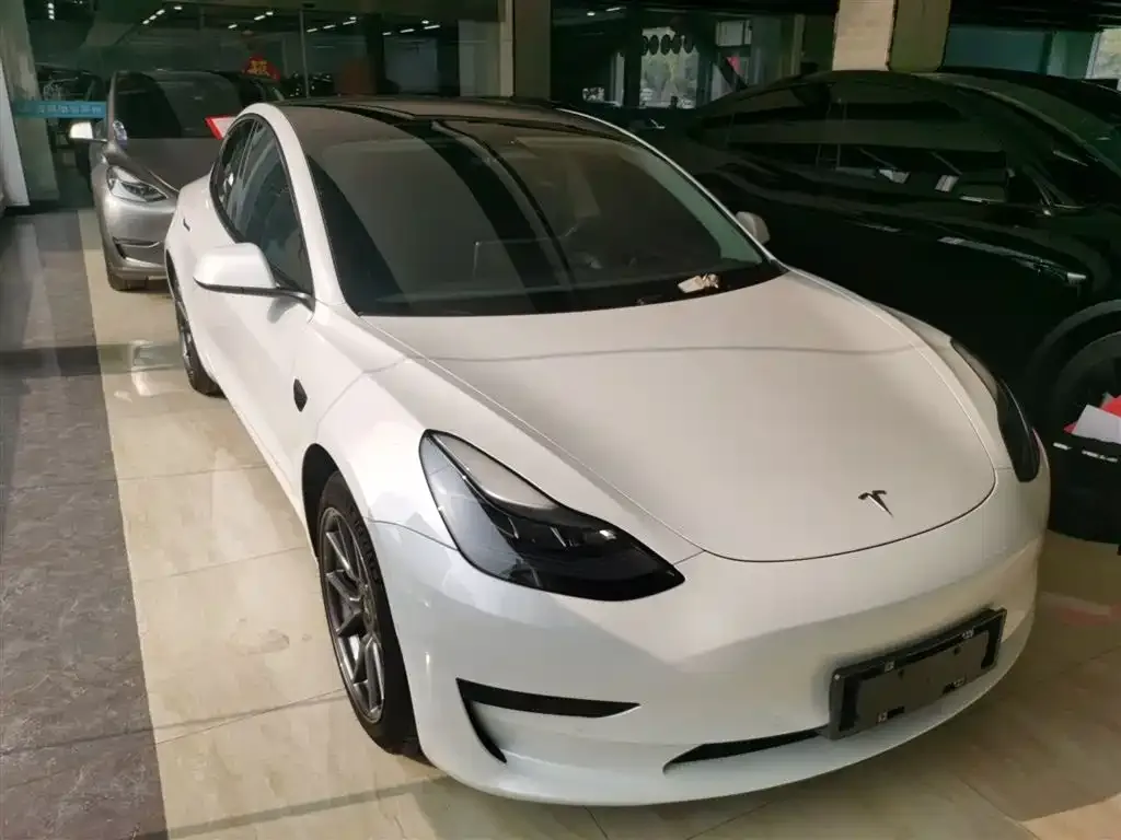 Tesla Model 3 — фото 4
