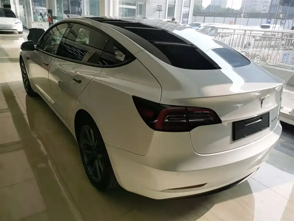 Tesla Model 3 — фото 5