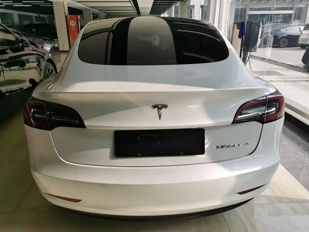 Tesla Model 3 — фото 6