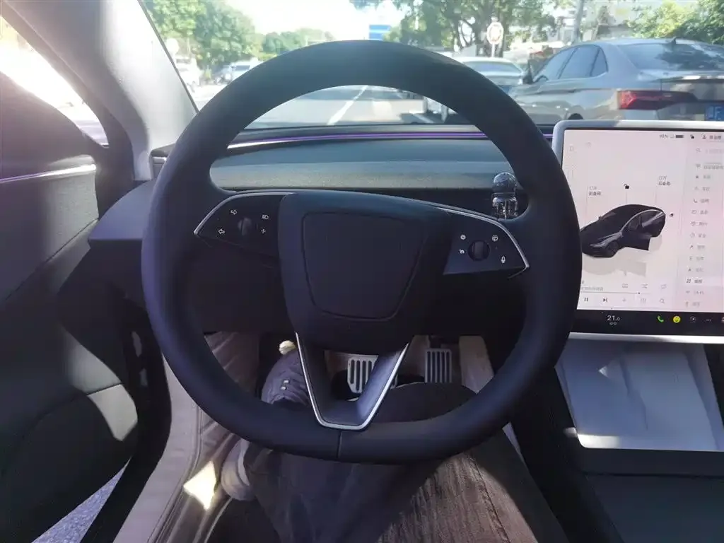 Tesla Model 3 — фото 3