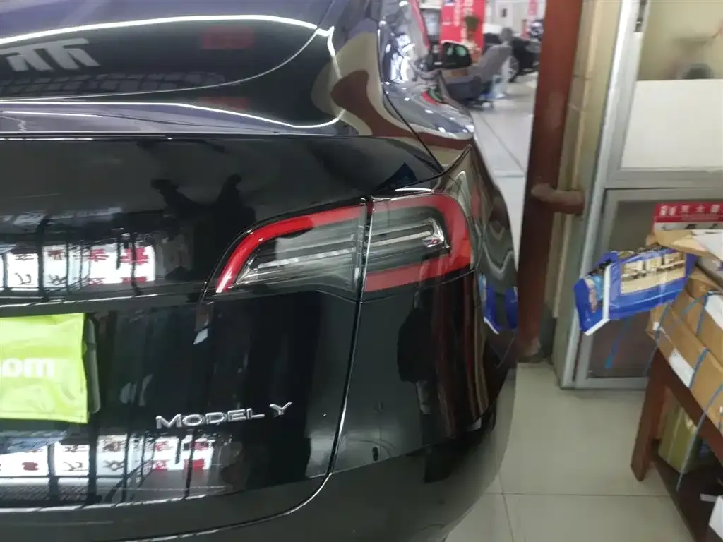 Tesla Model Y 2023 из CN, фото 8