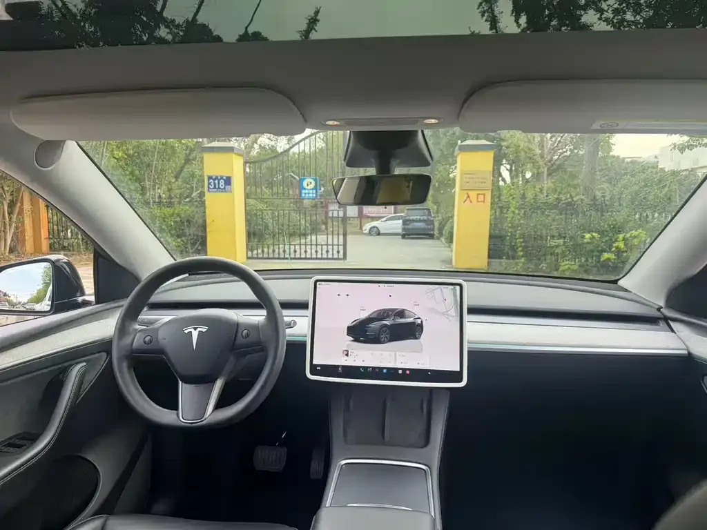 Tesla Model Y — фото 8