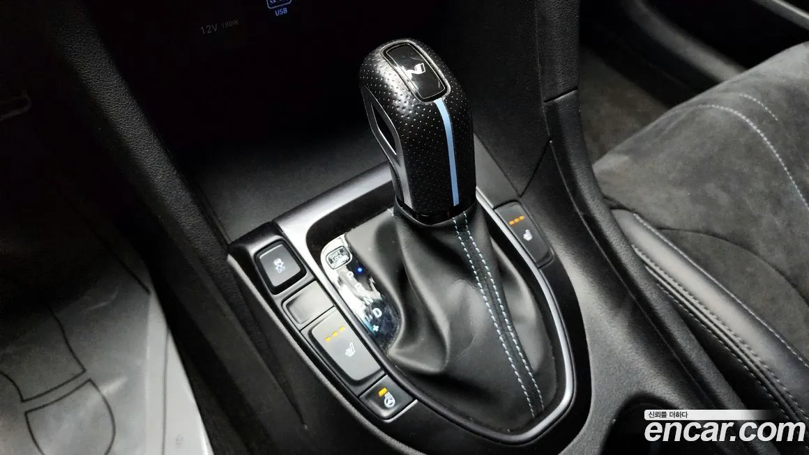 Hyundai Veloster — фото 9