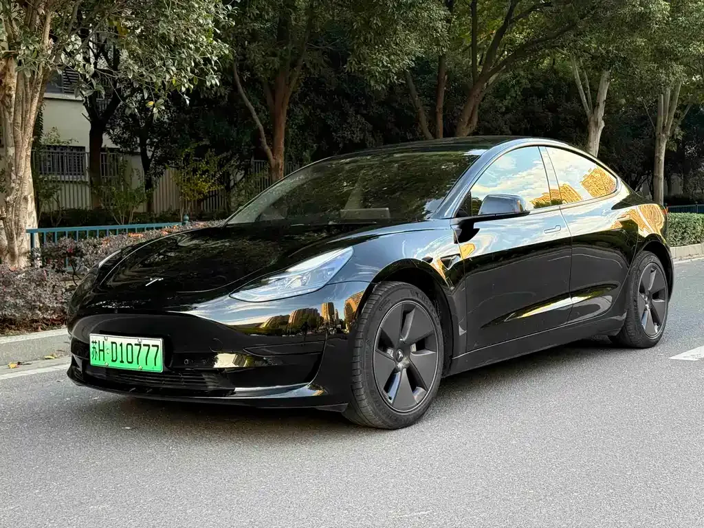 Tesla Model 3 — фото 1