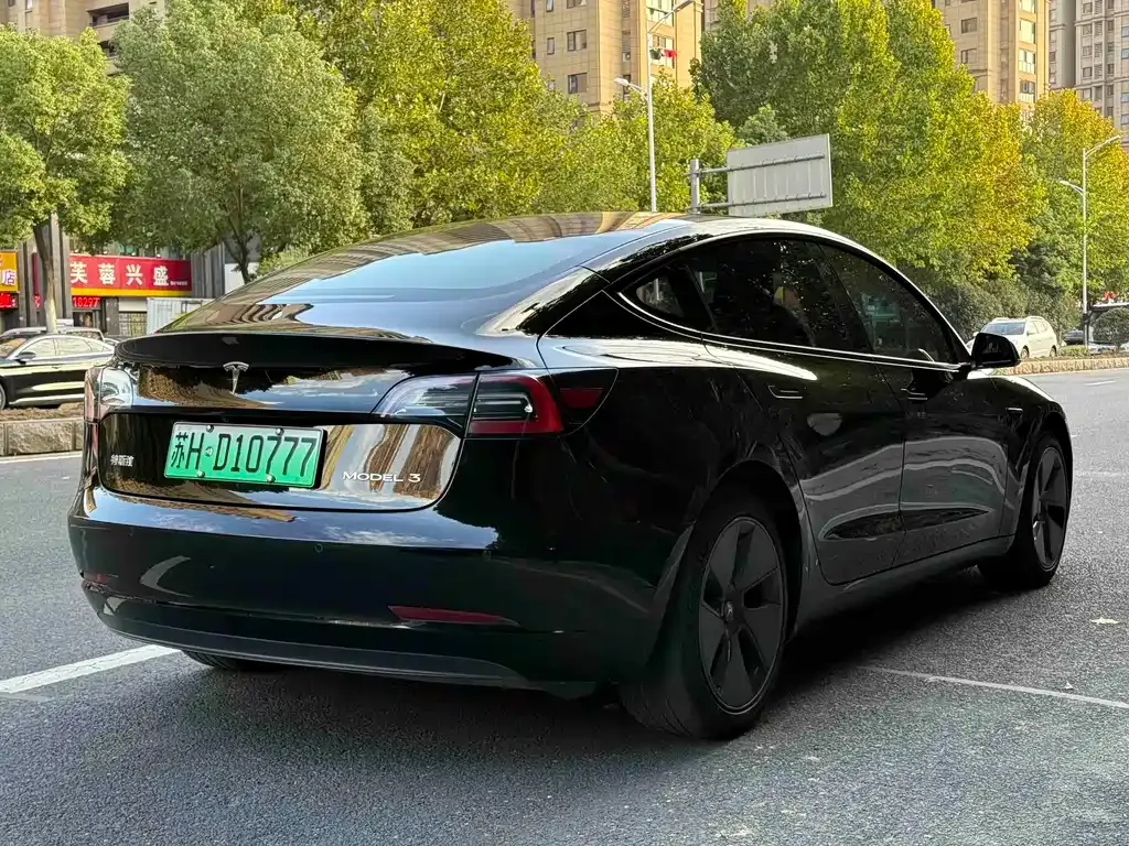 Tesla Model 3 — фото 5