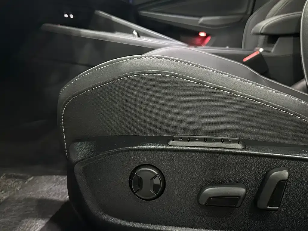 Volkswagen Golf 2021 из CN, фото 9