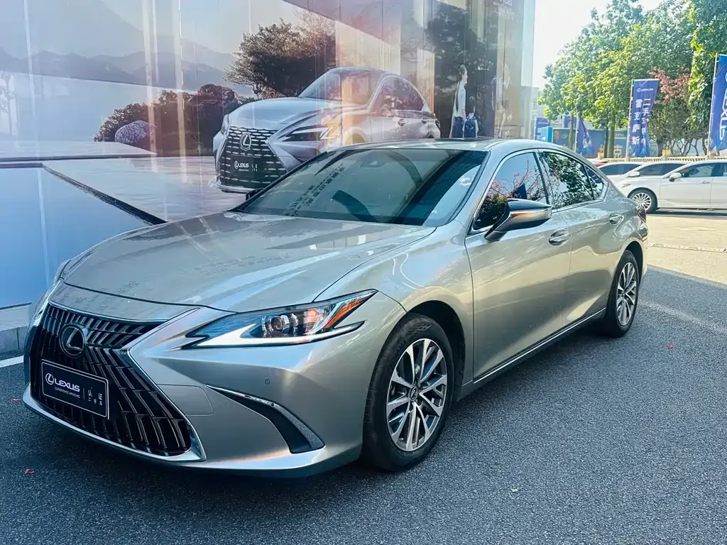 Lexus ES — фото 1