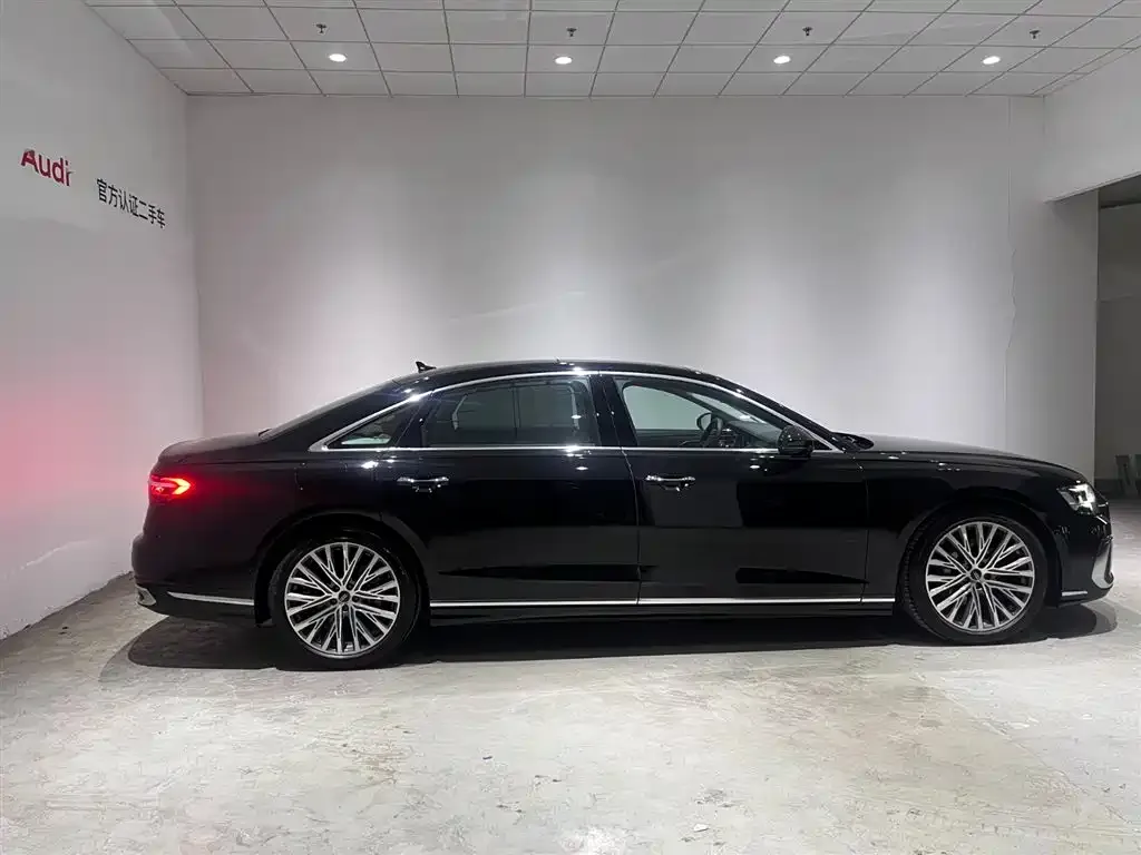 Audi A8 — фото 3