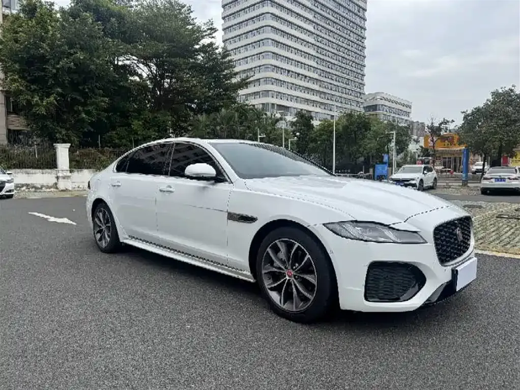 Jaguar XFL — фото 3