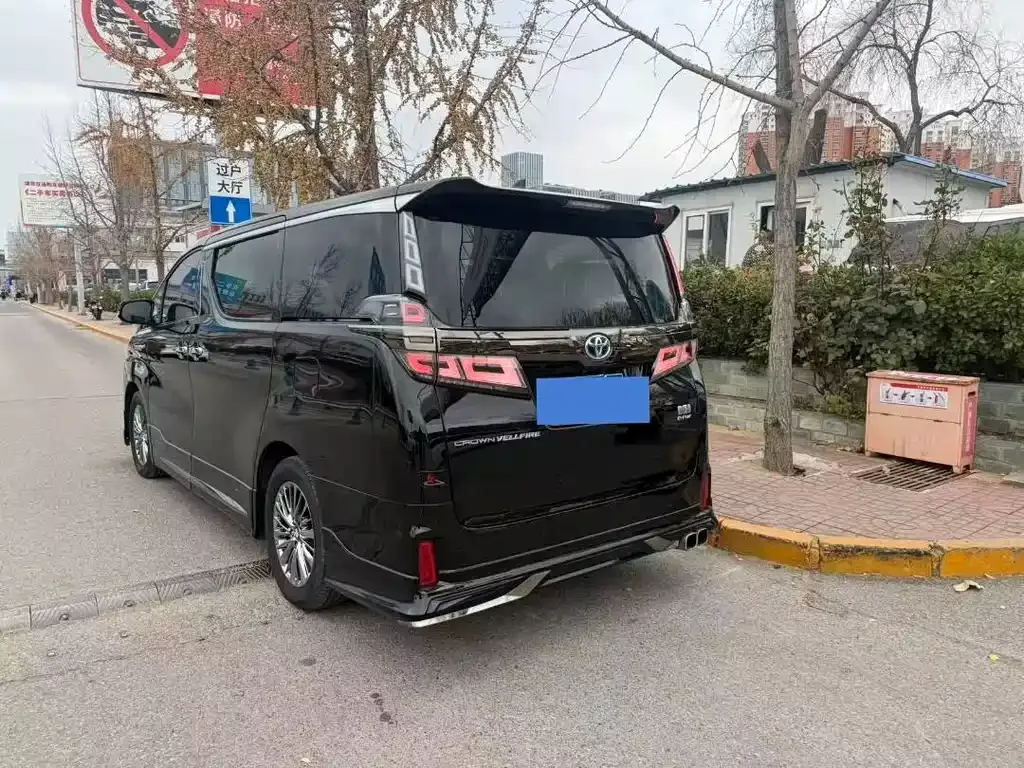 Toyota Vellfire — фото 10