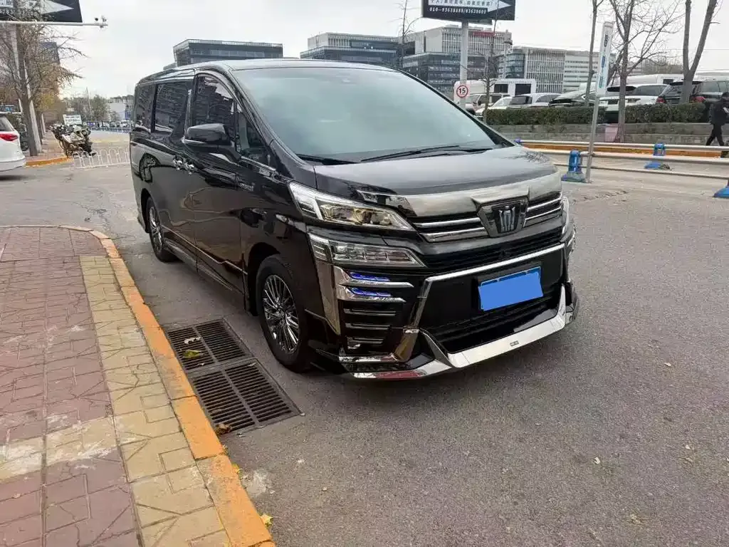 Toyota Vellfire — фото 4