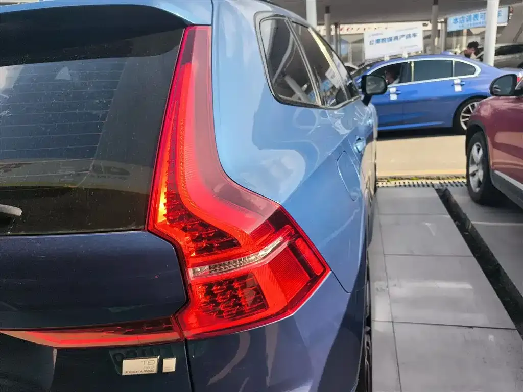 Volvo XC60 PHEV 2021 из CN, фото 8