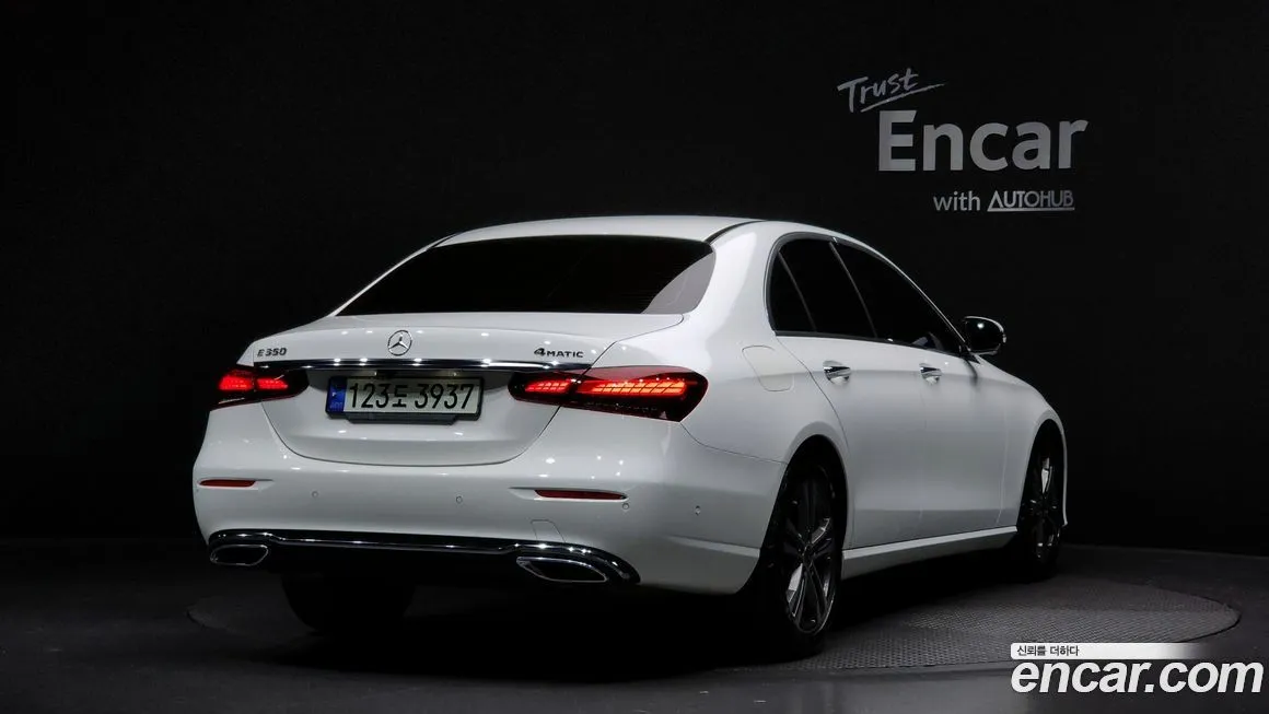 Mercedes-Benz E-Class — фото 2