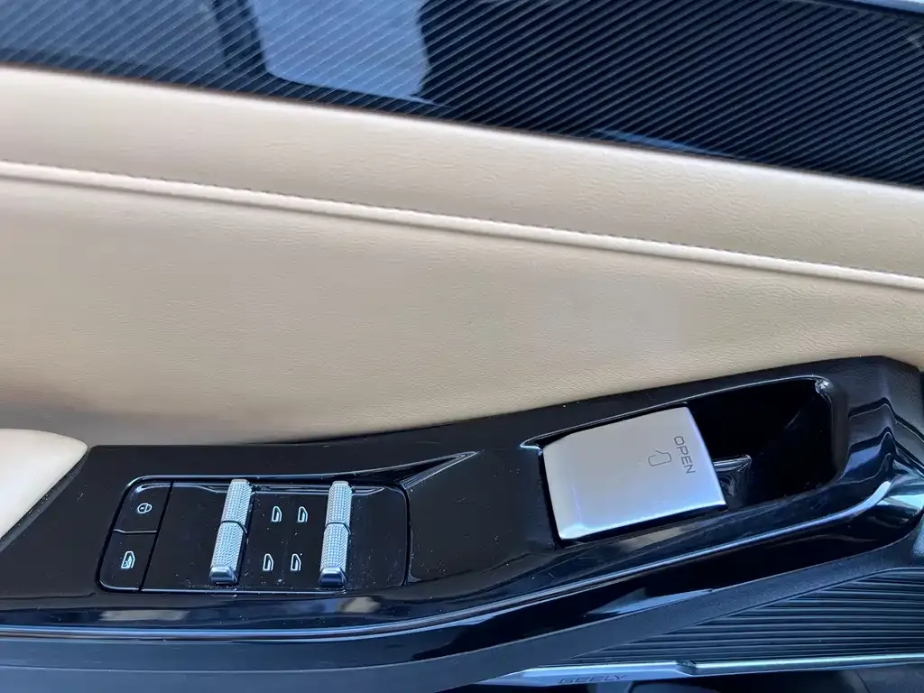 Geely Galaxy L6 — фото 9