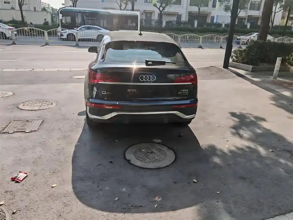 Audi Q5L Sportback 2022 из CN, фото 3