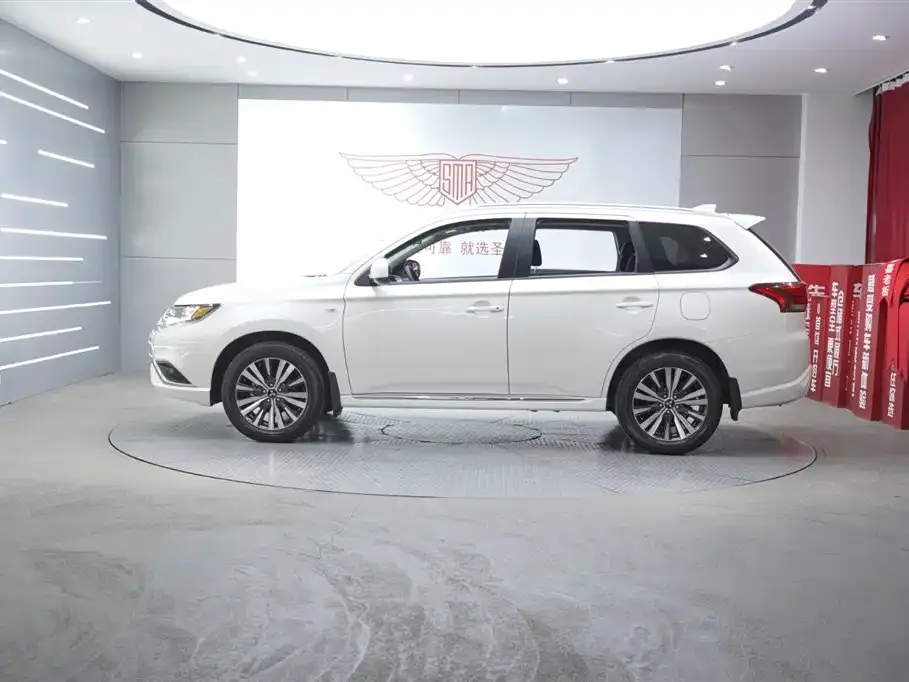 Mitsubishi Outlander 2021 из CN, фото 2
