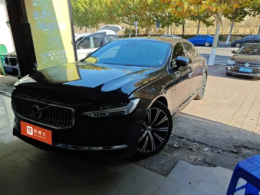 Volvo S90 — фото 1