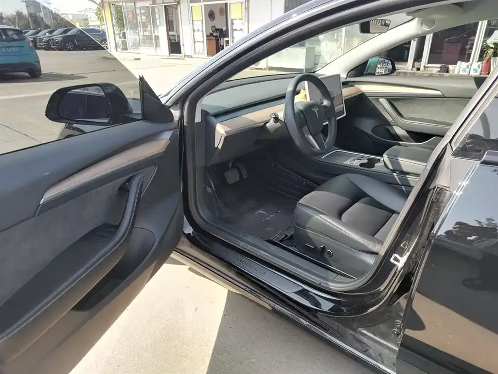 Tesla Model 3 — фото 3